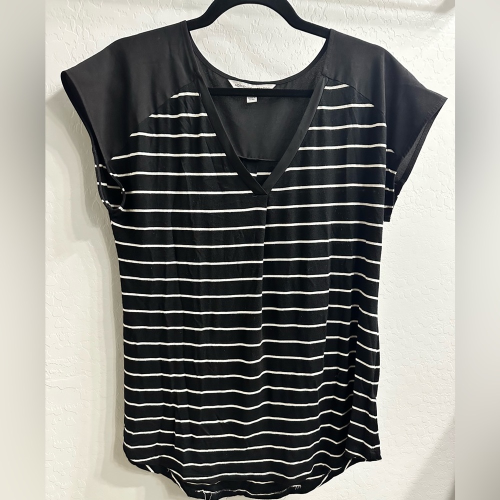 Adrienne Vittadini black and white horizontal stripe shirt size medium